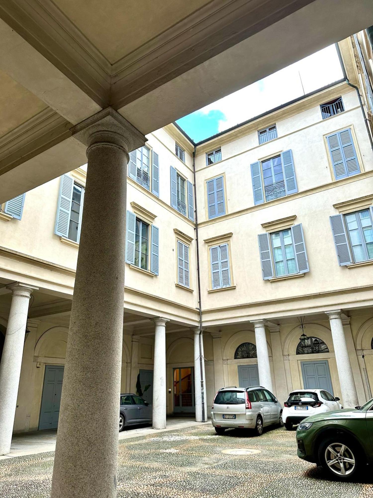 Nerino House, Elegante E Tranquillo Appartamento A 5 Minuti Dal Duomo Milán Exterior foto
